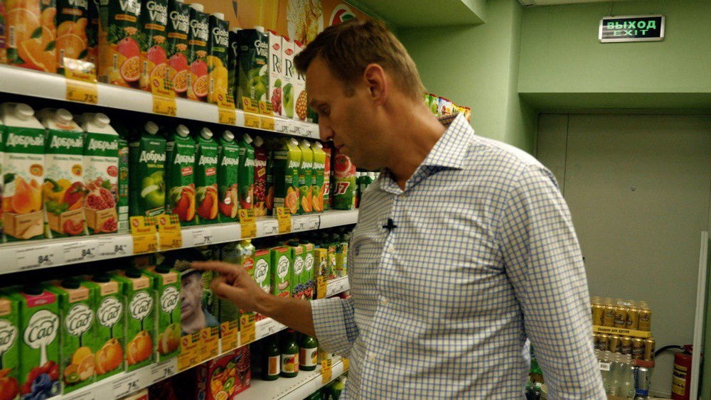 Навальный в магазине